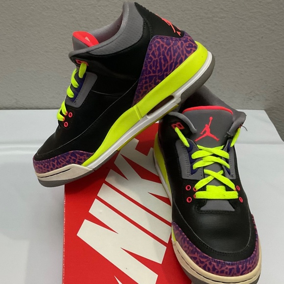 NIKE AIR JORDAN 3 RETRO BLACK ATOMIC JOKER PURPLE- Size US 6.5 Y / EUR 40 - Picture 2 of 8